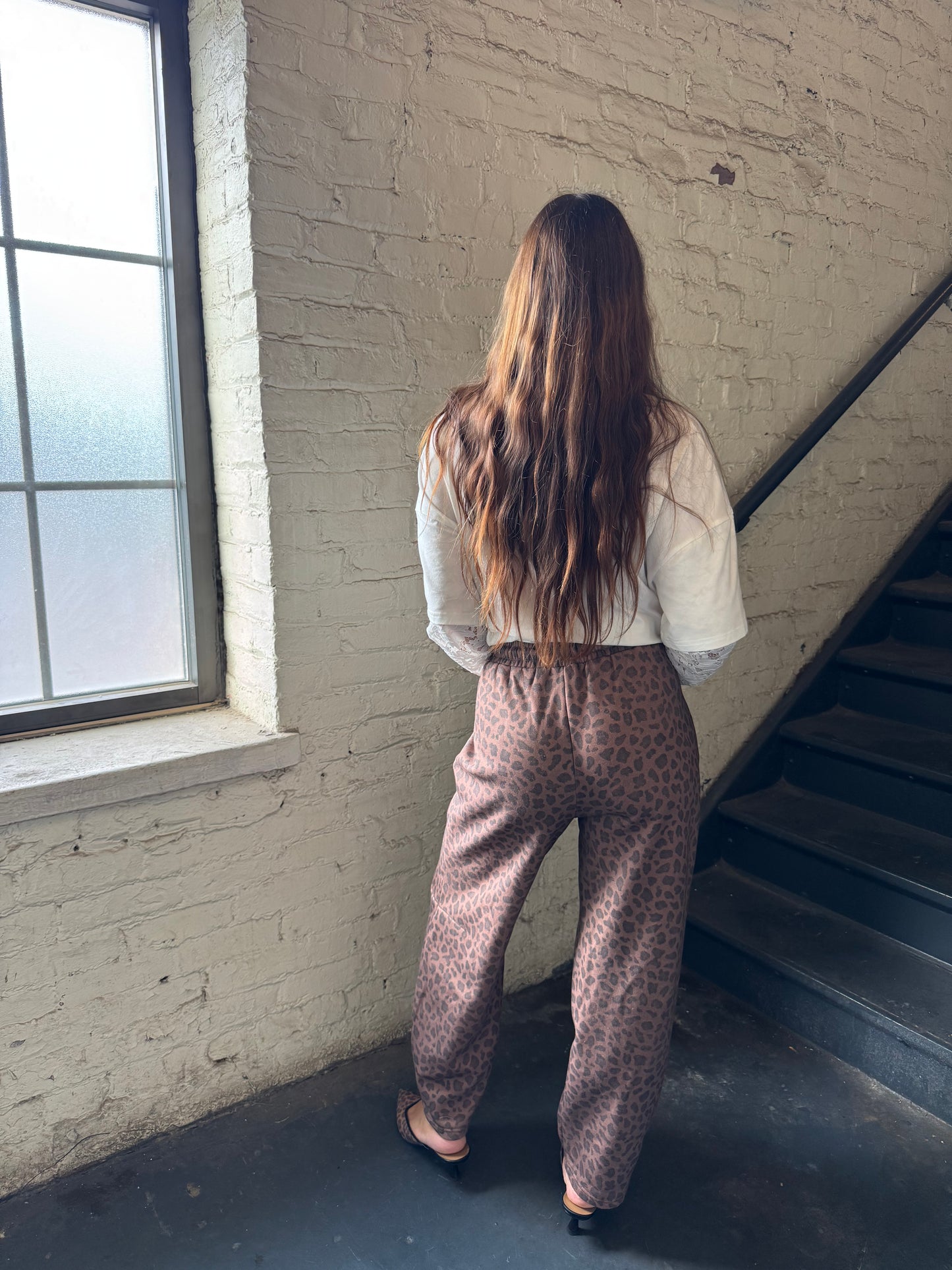 HIP LEANING INTO LEOPARD BARREL JOGGER
