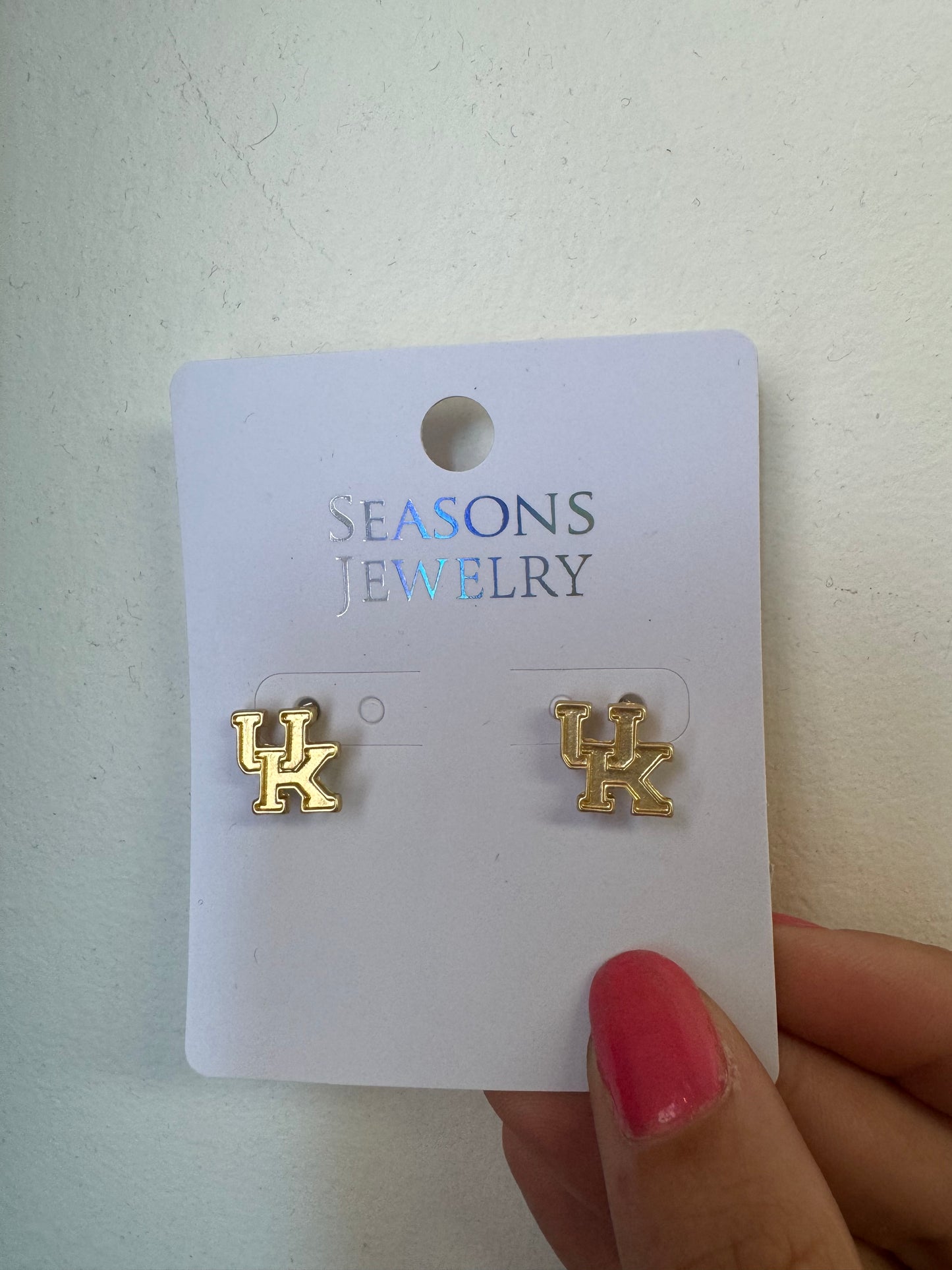 KENTUCKY MATTE GOLD STUD EARRINGS