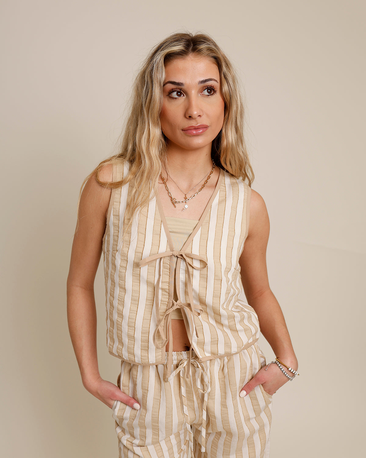 LINE AND DOT MONACO TIE FRONT TOP