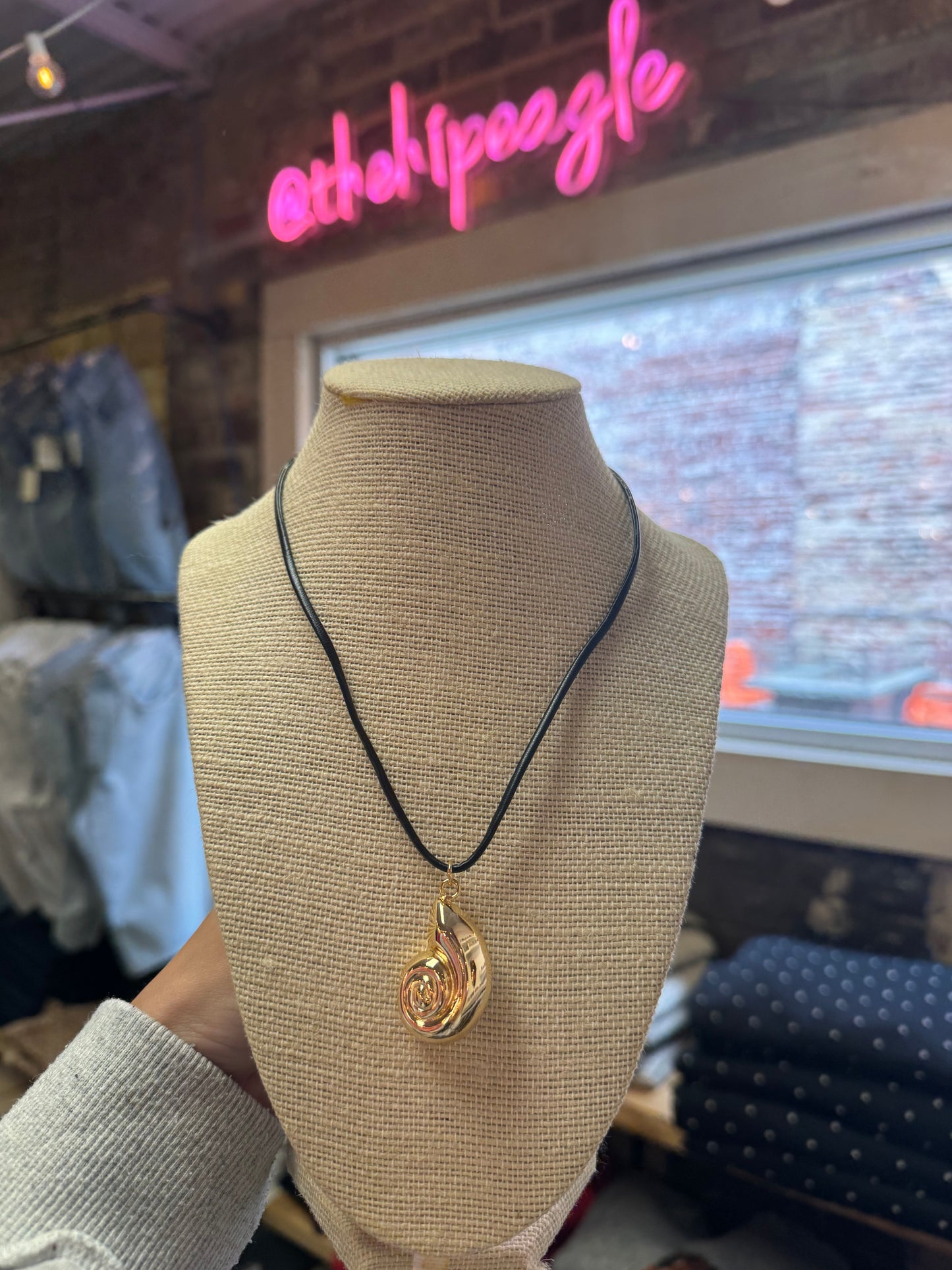 MIDNIGHT SHELL CORD NECKLACE