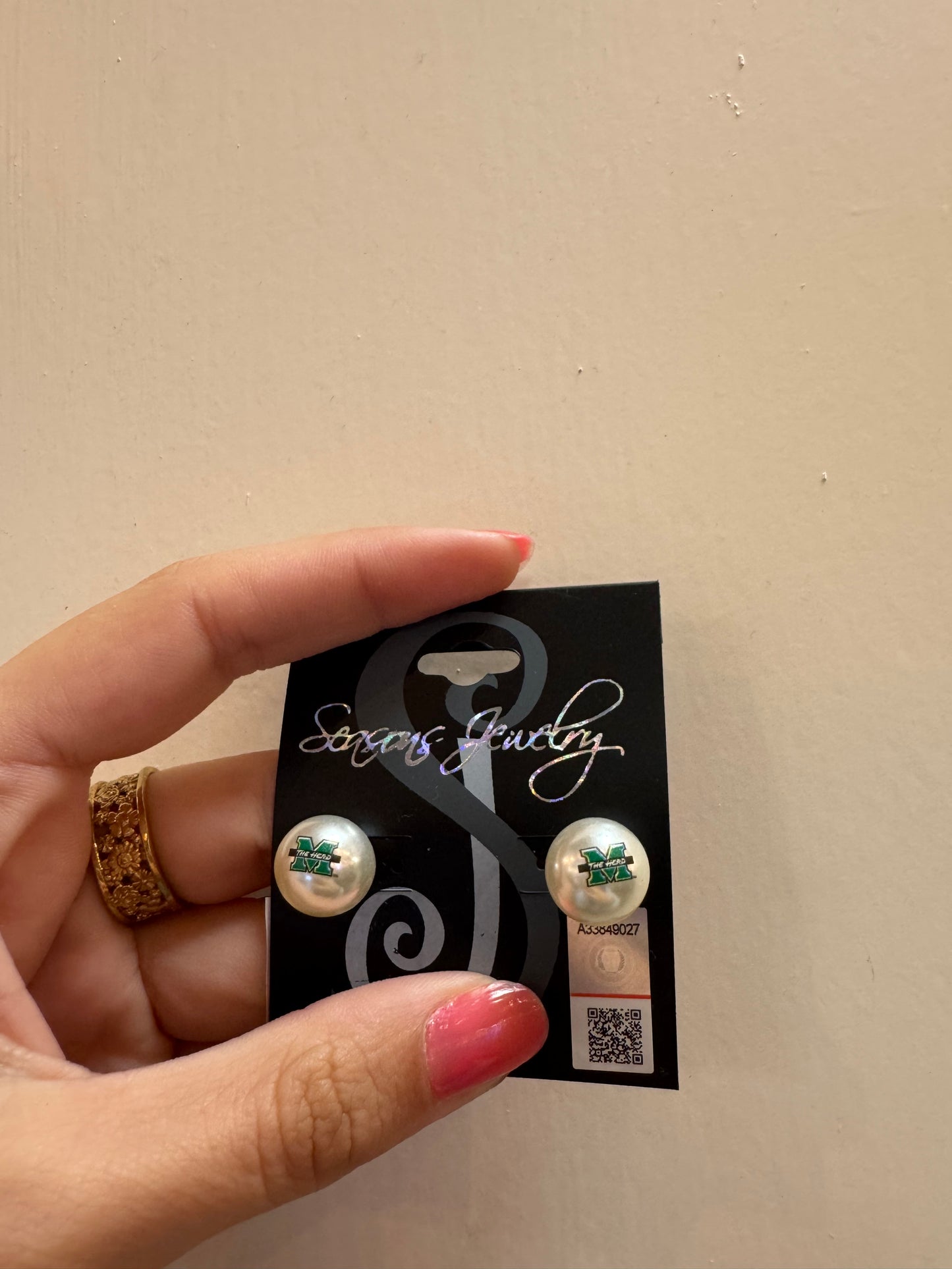 MARSHALL PEARL STUD EARRINGS