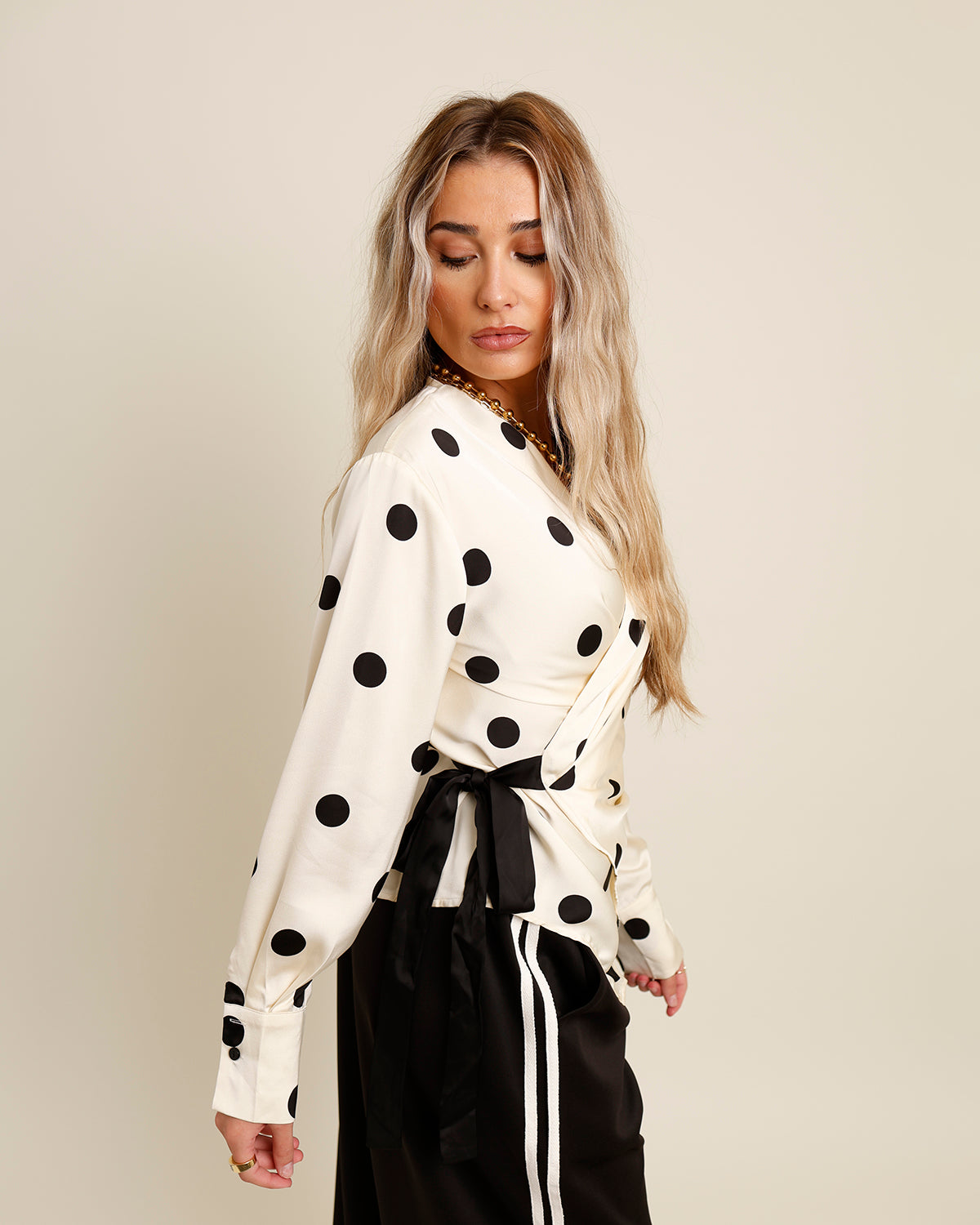 SPOT ON WRAP TOP