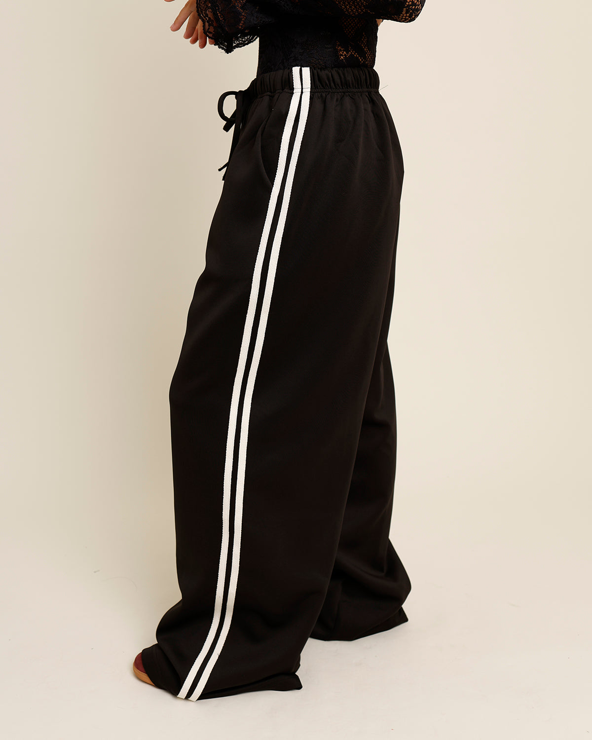 TRACK TALK TRACK PANTS X BLACK