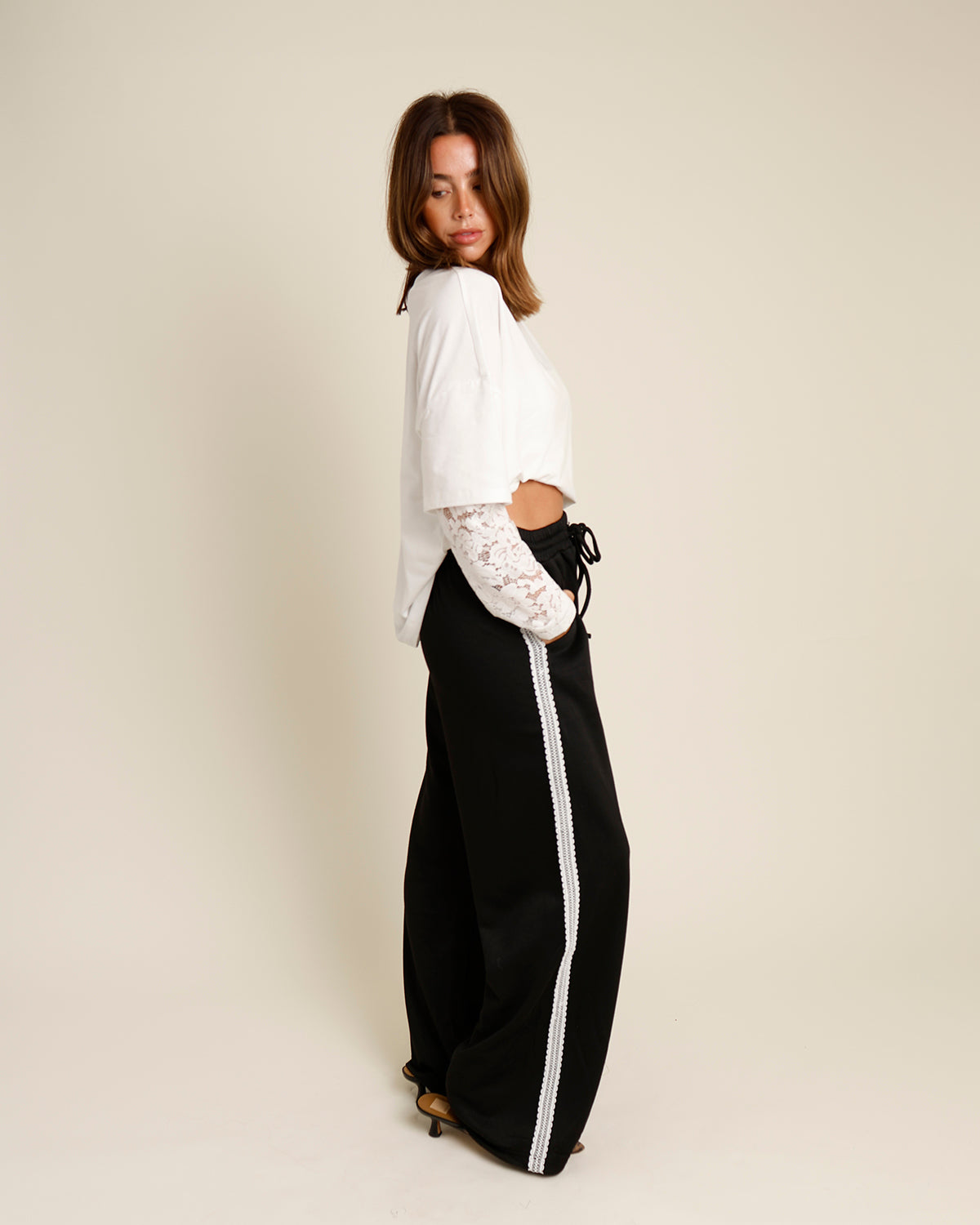 LACE ABOUT IT TEE