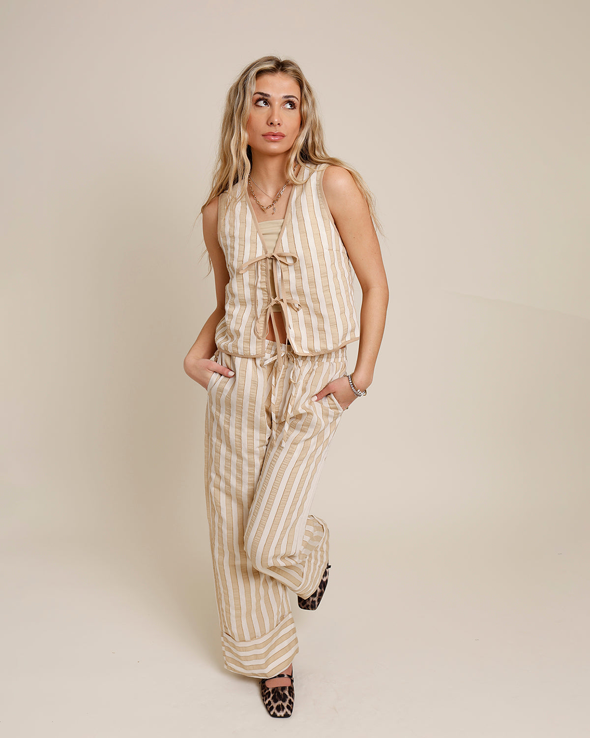 LINE AND DOT MONACO TIE FRONT TOP
