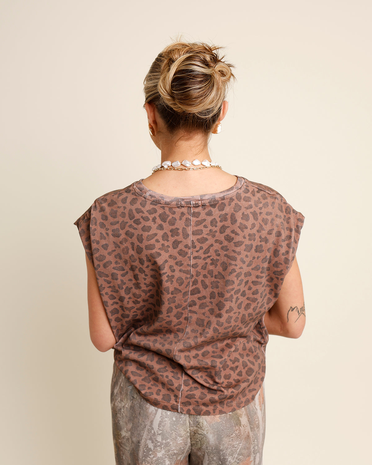 HIP UNTAMABLE LEOPARD MUSCLE TEE