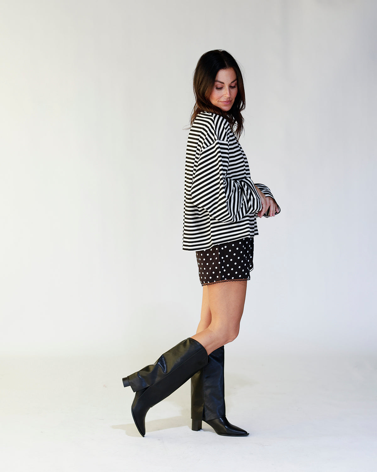 THE WINE DOWN LONG SLEEVE TOP X BLACK