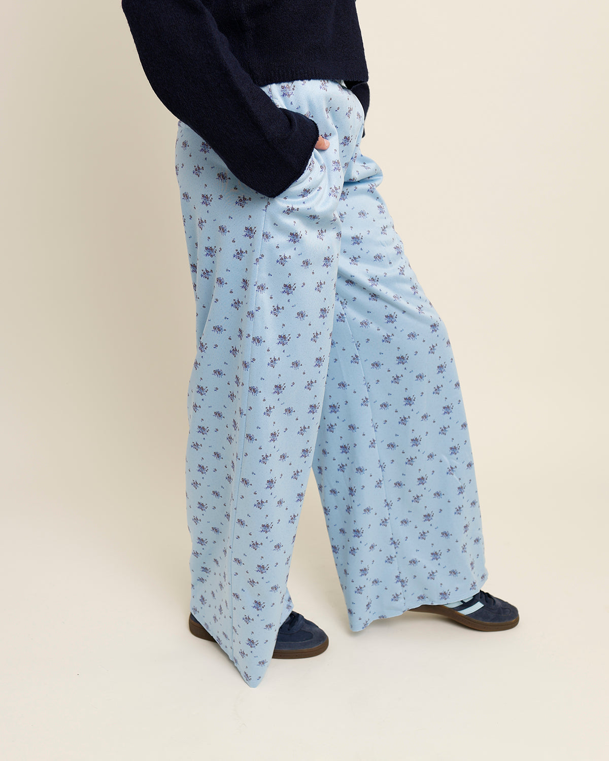 BLOOMING BLUES SWEATPANTS