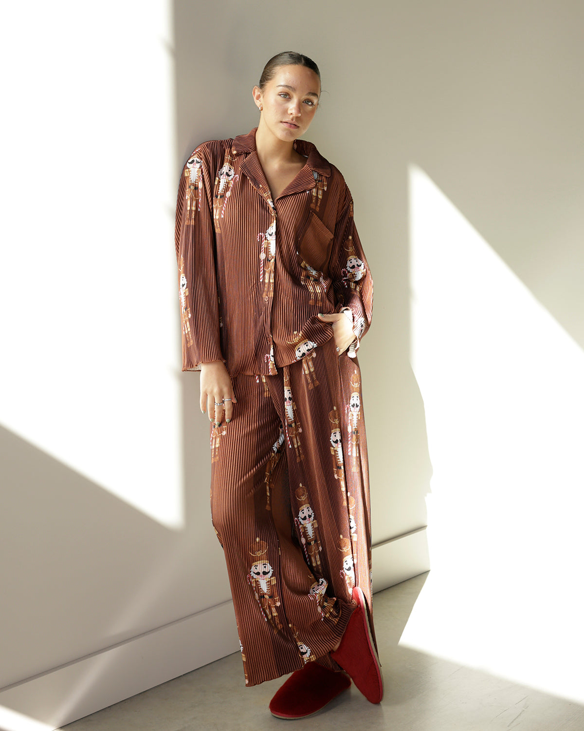 NUTCRACKER CHRISTMAS PAJAMA SET X BROWN
