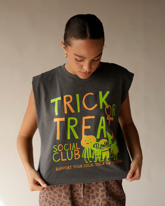 TRICK OR TRICK SOCIAL CLUB MUSCLE TEE