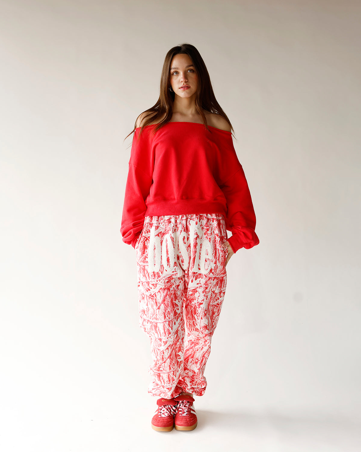 FIRESIDE OFF THE SHOULDER SWEATSHIRT X RED