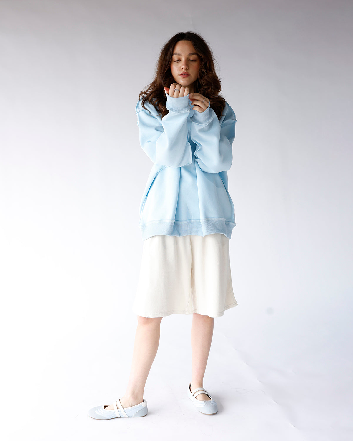 ESSENTIAL MOCK NECK SWEATSHIRT X LIGHT BLUE