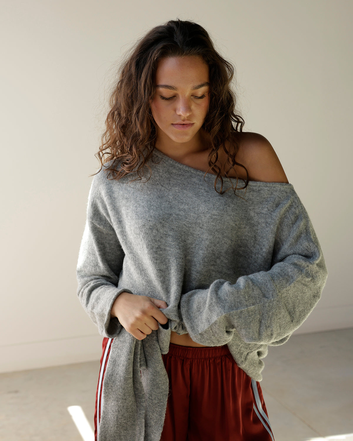 OFF THE SHOULDER GRAY SWEATER
