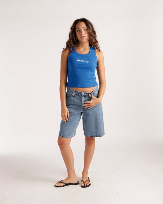 Medium wash baggy denim shorts, knee length, low rise, five-pocket style