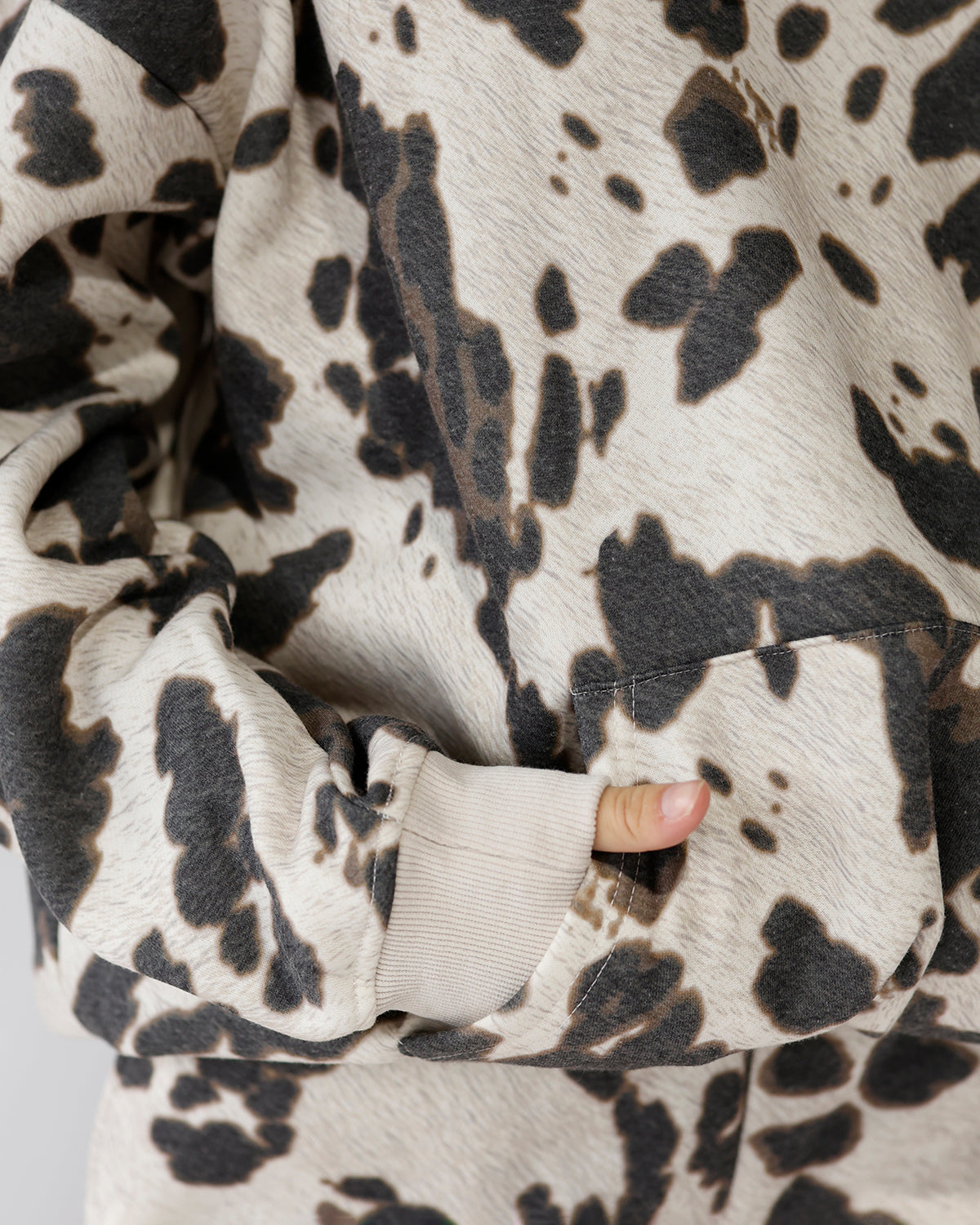 THE KAYLA SWEATSHIRT X COWHIDE