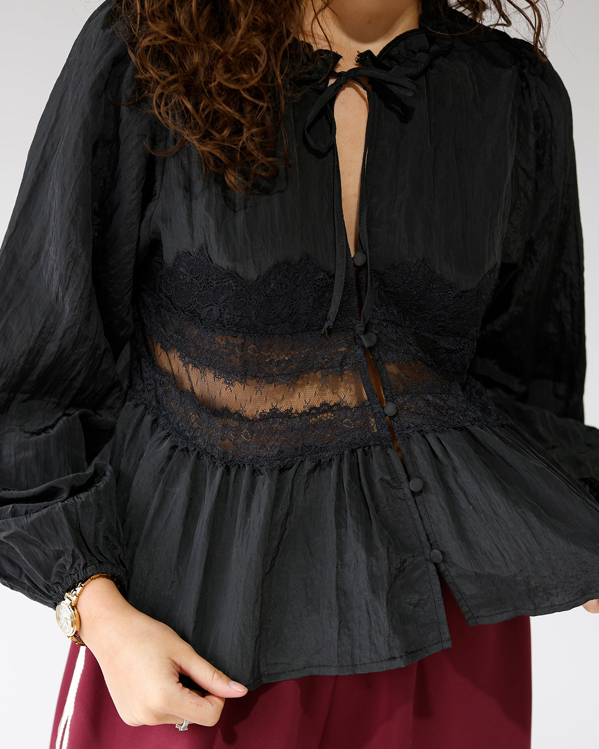STELLA SHEER LACE DETAIL BLOUSE X BLACK
