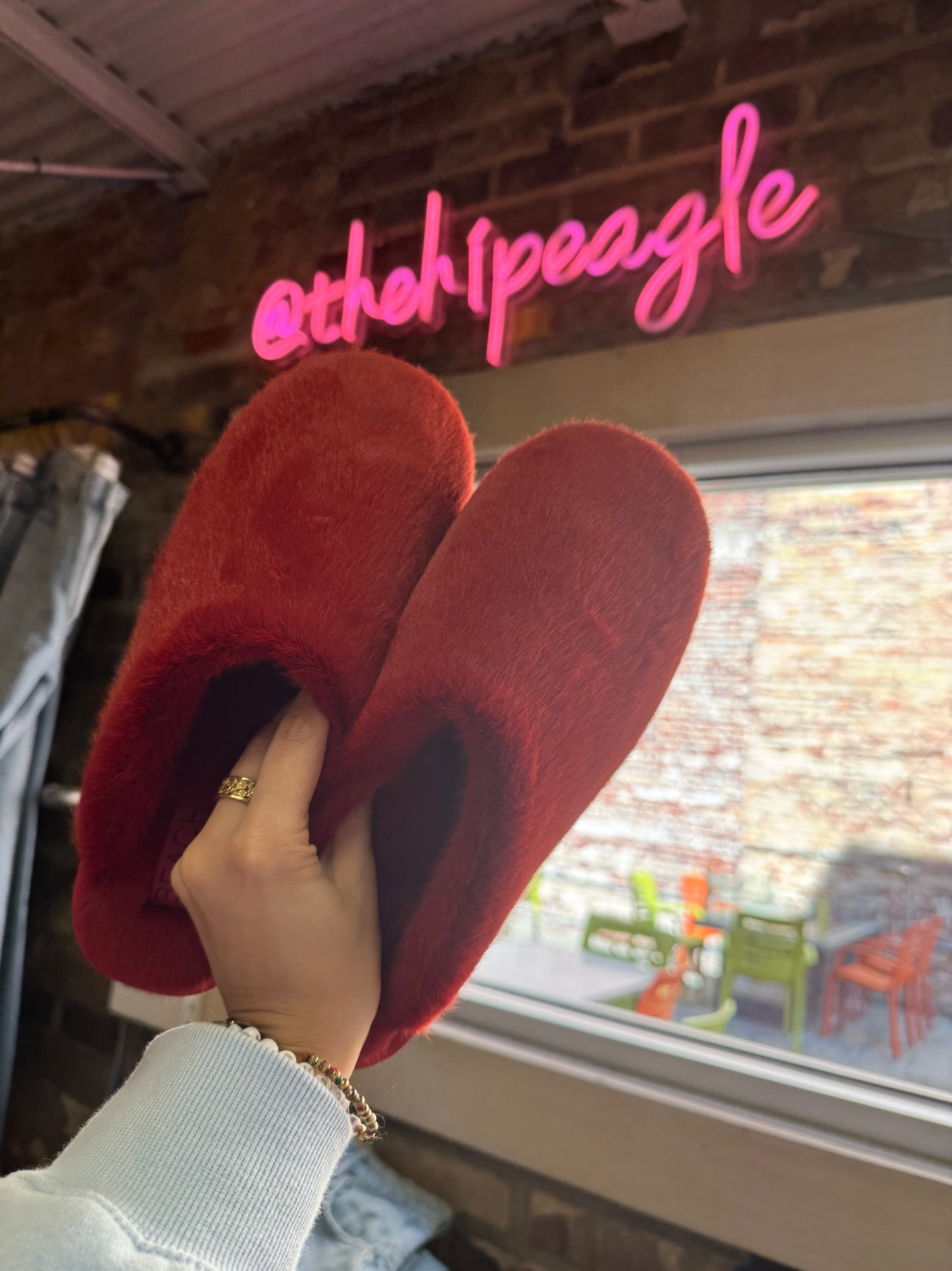 LOUNGE X RED