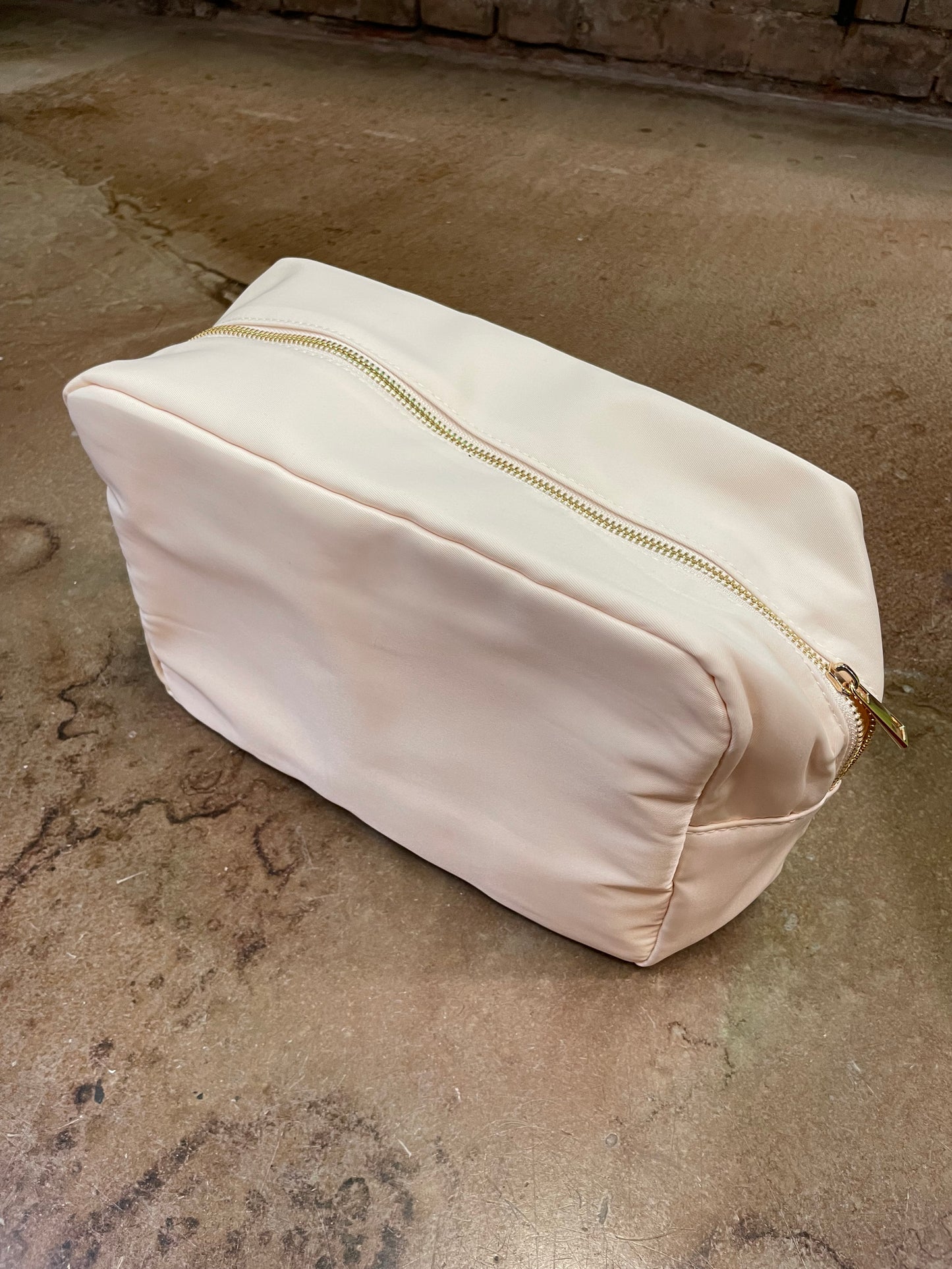 TRAVEL ACCESSORIES LARGE COSMETIC BAG - THE HIP EAGLE BOUTIQUE