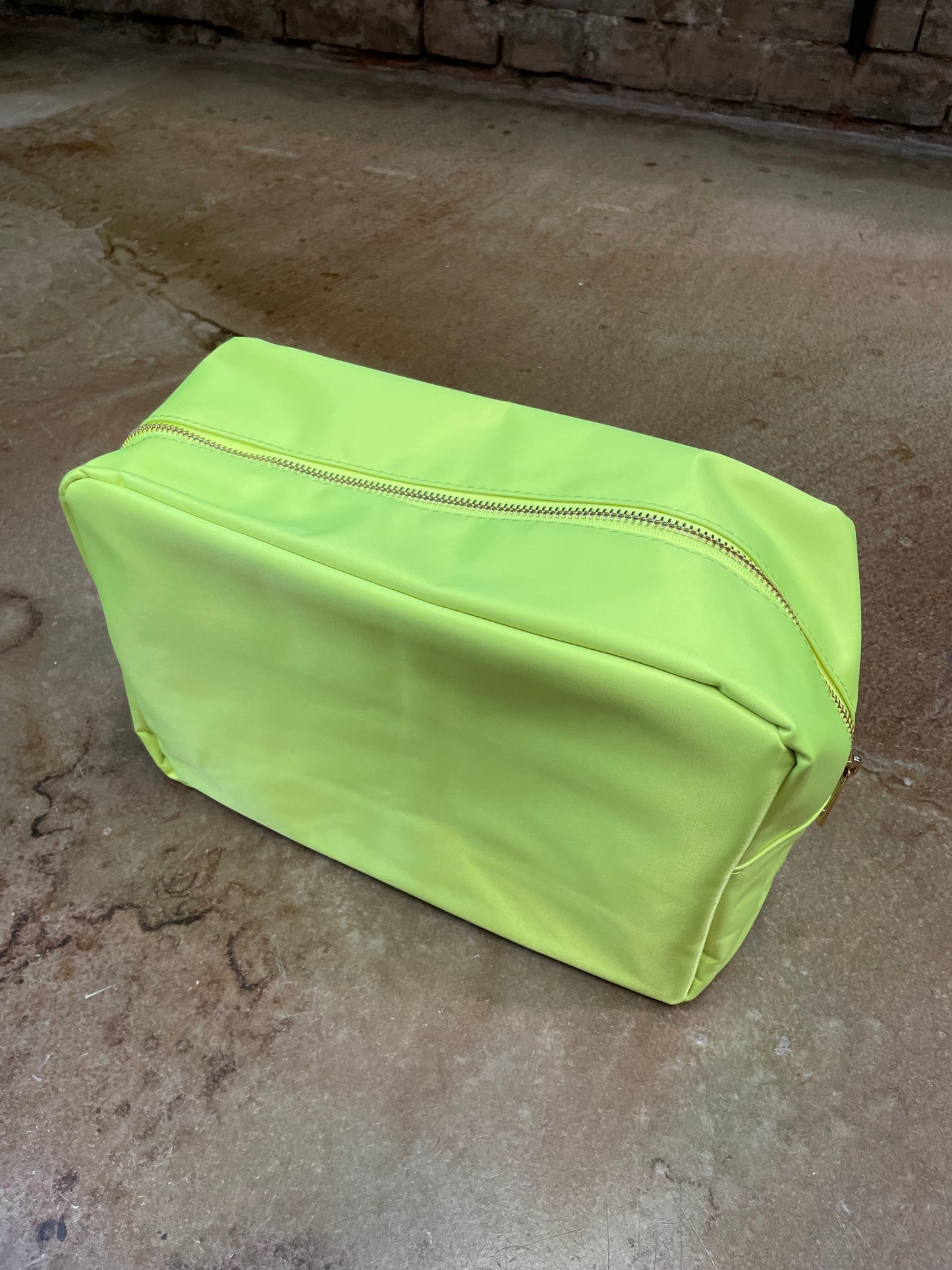 TRAVEL ACCESSORIES LARGE COSMETIC BAG - THE HIP EAGLE BOUTIQUE