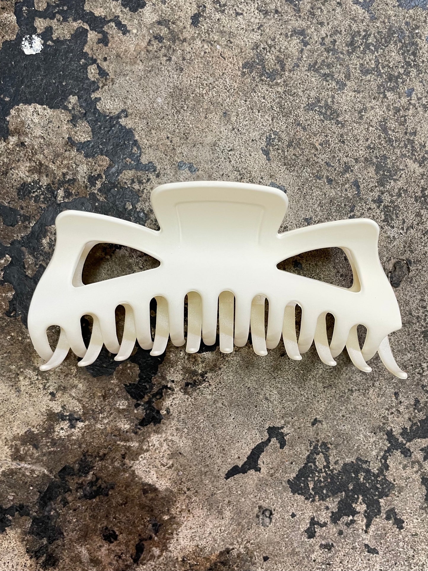 XL HAIR CLAW CLIP