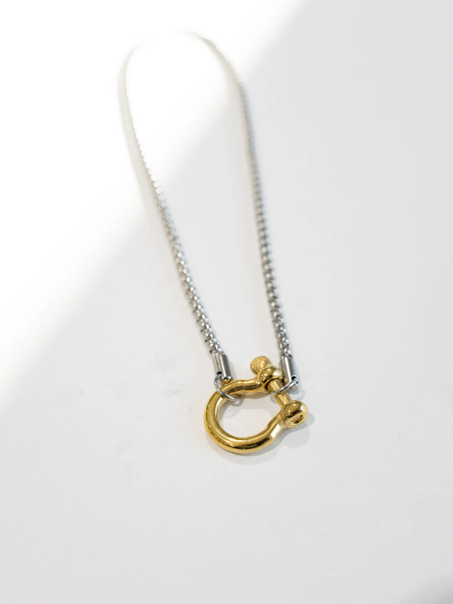 BÉLJOY TEEZO SCREW TOGGLE NECKLACE