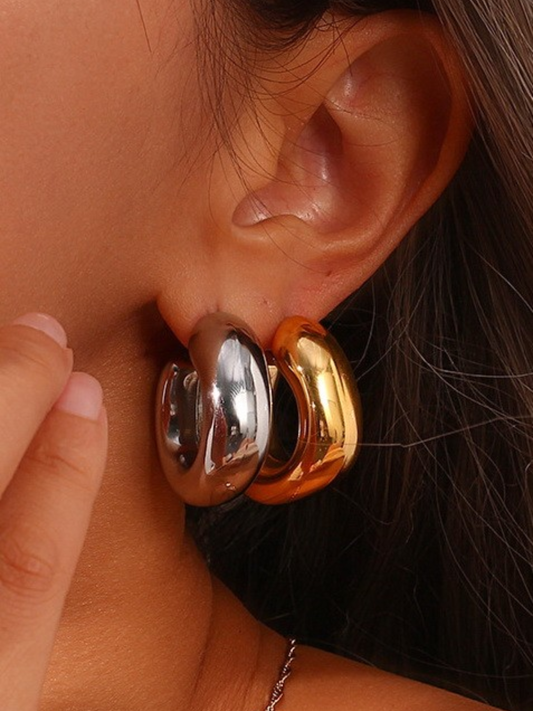 LUNA BUBBLE SQUARE HUGGIE HOOPS