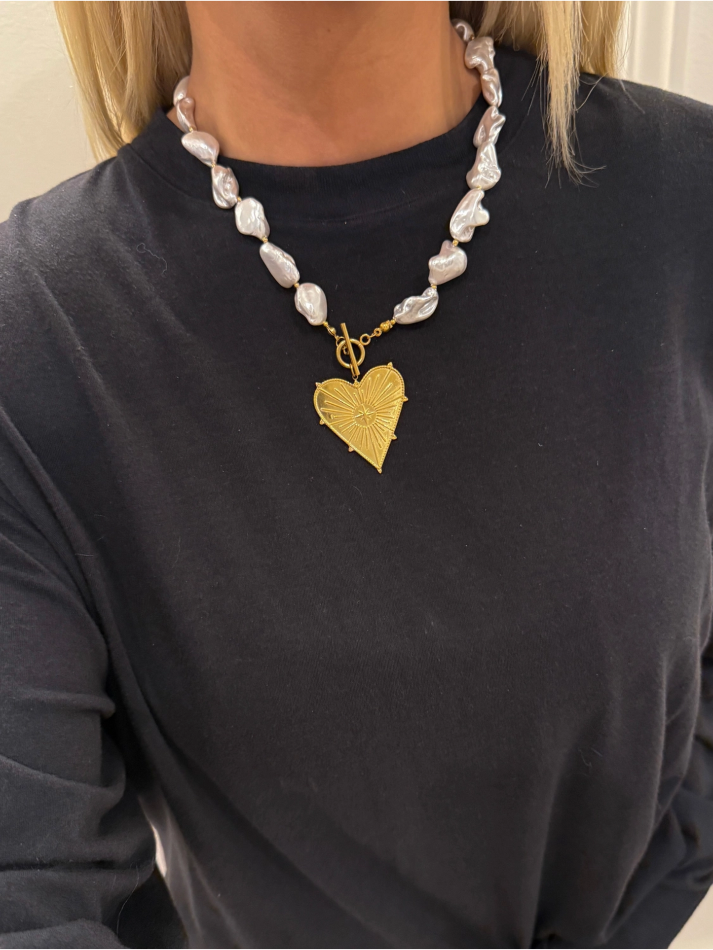 BLAZE CHUNKY PEARL AND HEART PENDANT NECKLACE