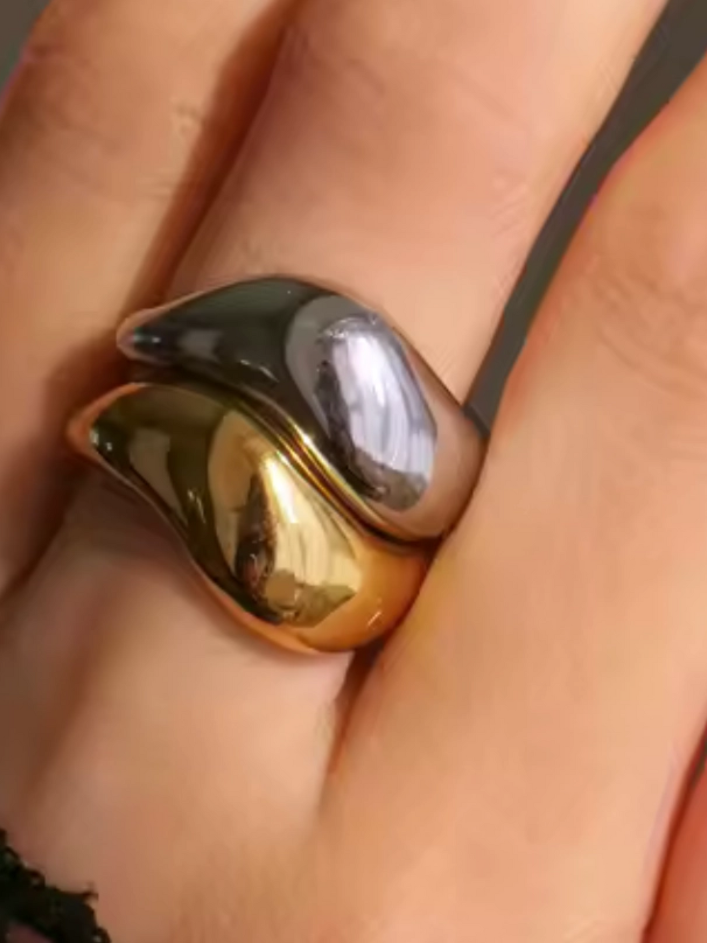 CURVED STACKING RING