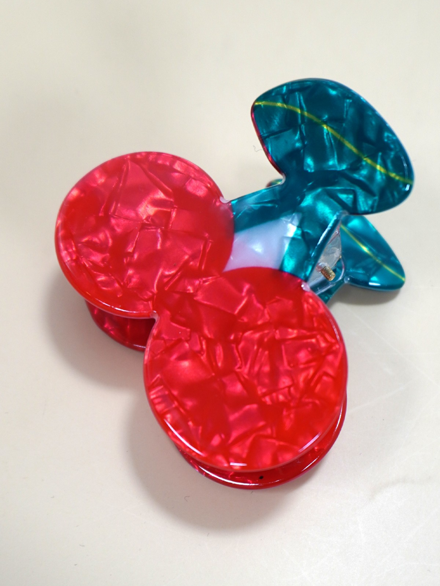 CHERRY CLAW CLIP
