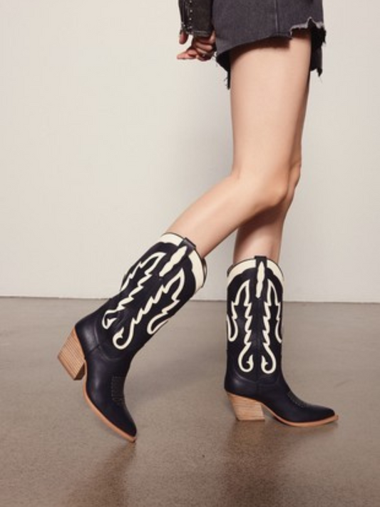 WALK ALL OVER YOU BOOT X BLACK