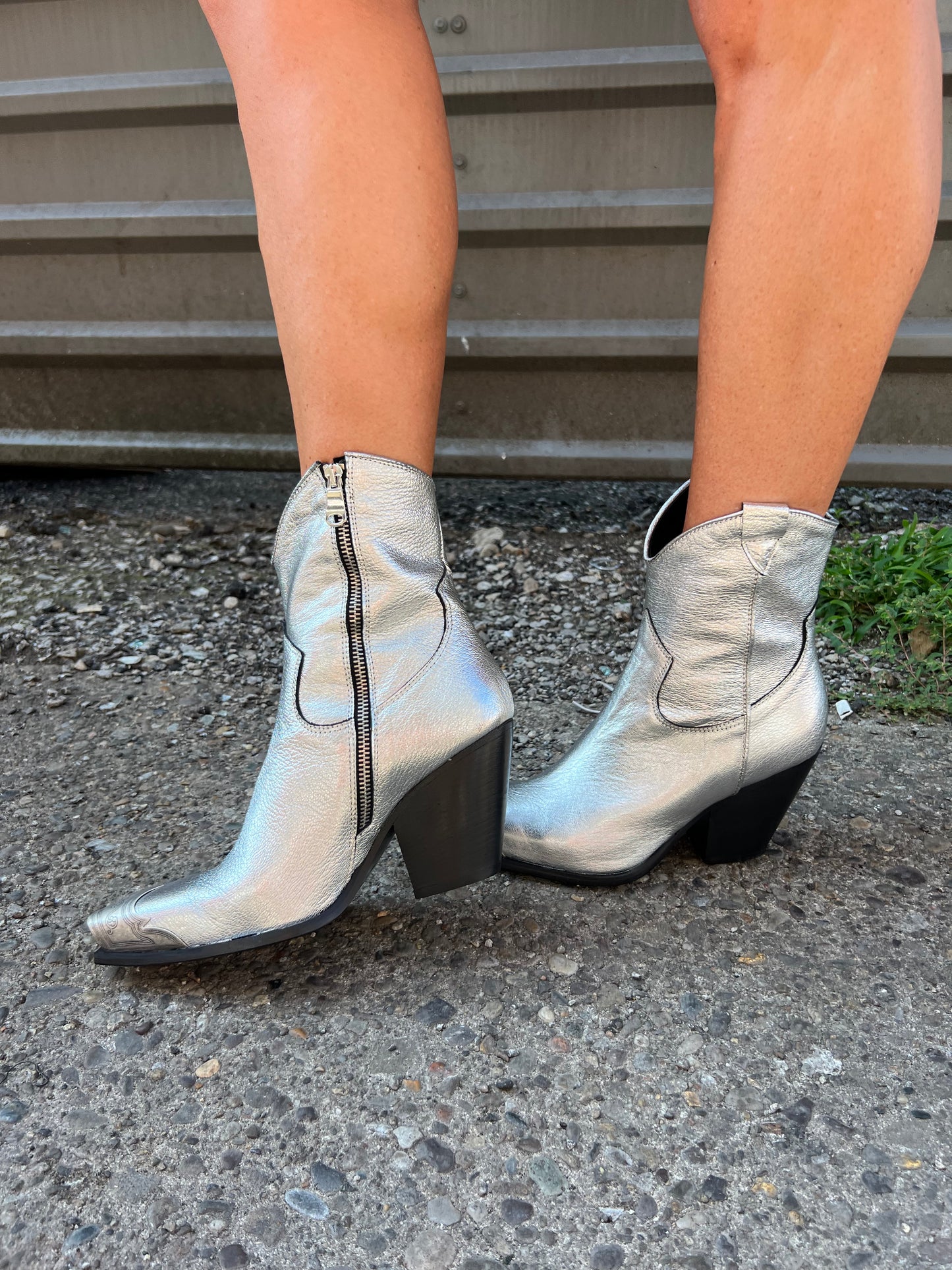 https://thehipeagle.com/collections/shoes