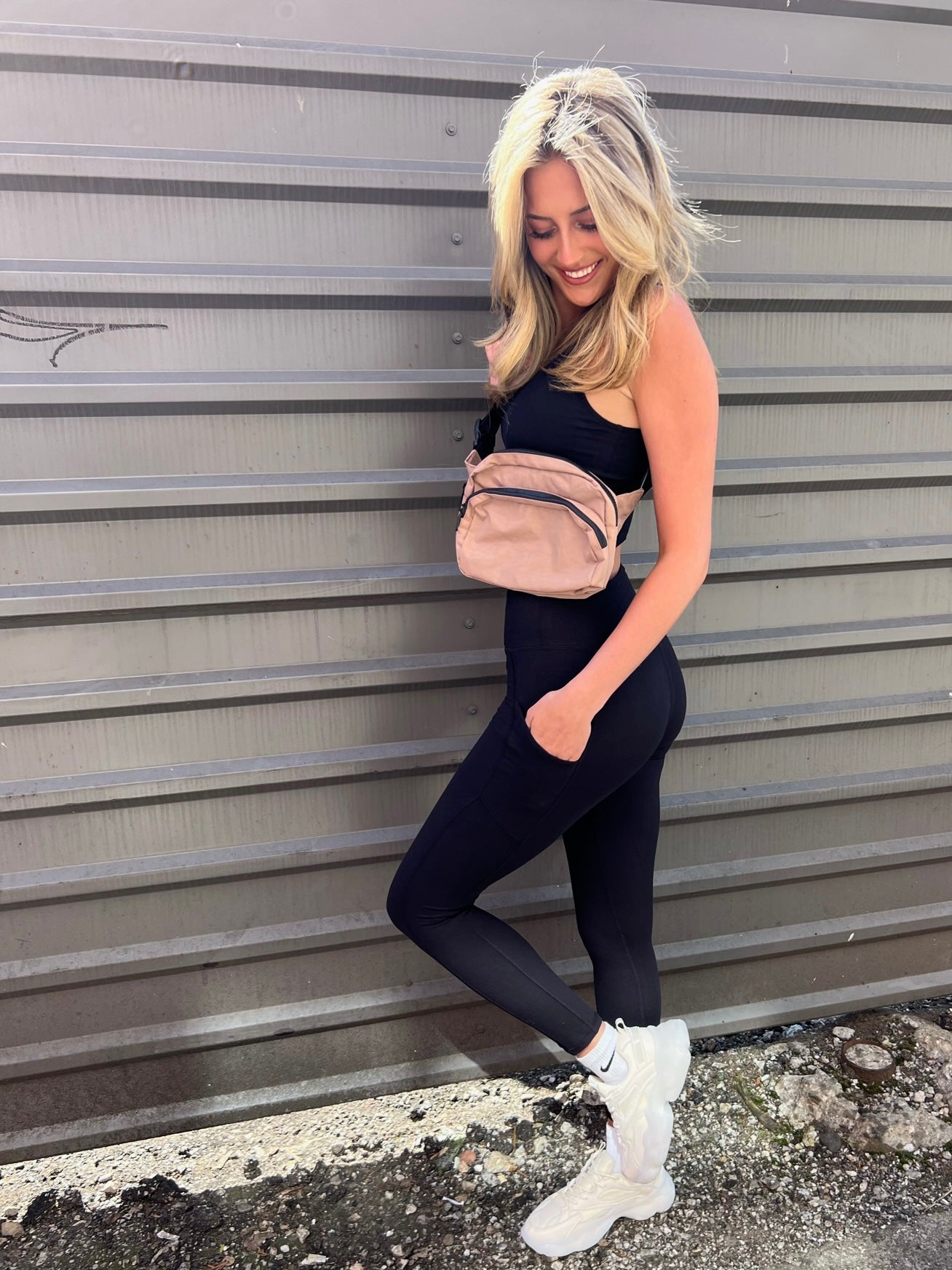 MOVEMENT BLACK LEGGINGS WITH POCKETS - THE HIP EAGLE BOUTIQUE