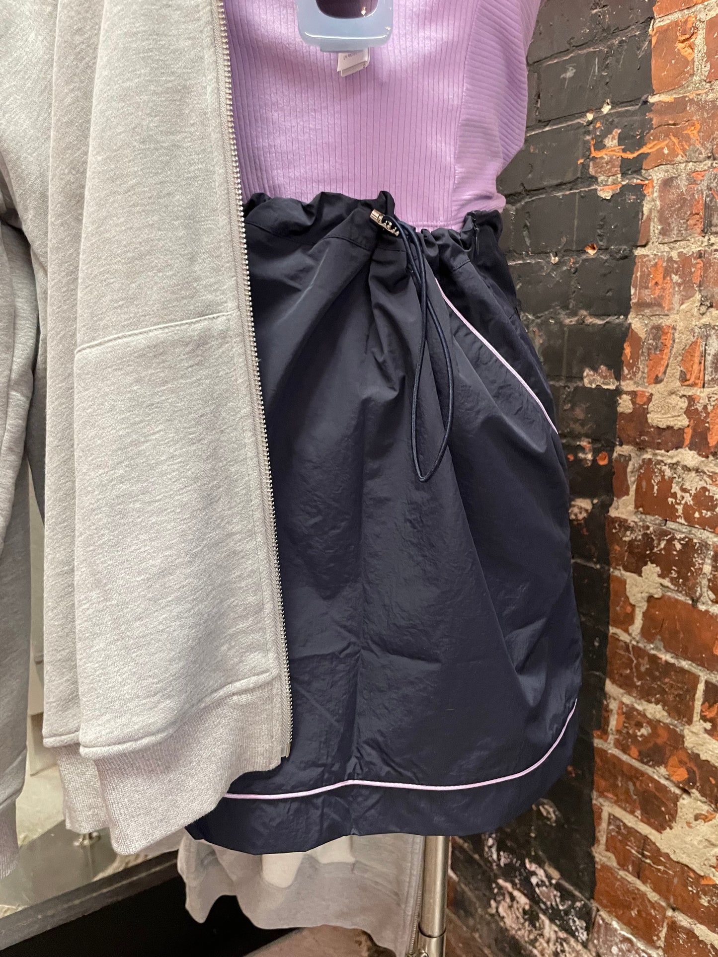 SPORTY NAVY BLUE PINK DETAIL NYLON MINI SKIRT - THE HIP EAGLE BOUTIQUE
