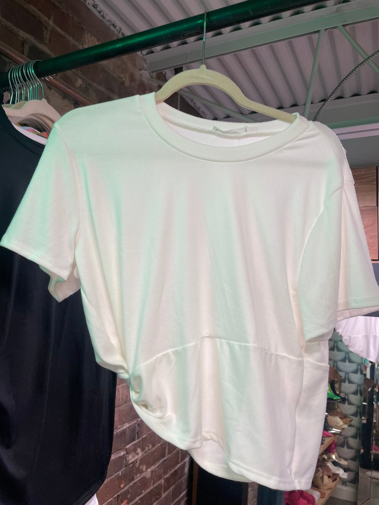 EVERYDAY ESSENTIALS SIDE KNOT WHITE TEE - THE HIP EAGLE BOUTIQUE