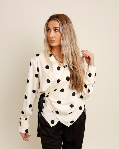 SPOT ON WRAP TOP