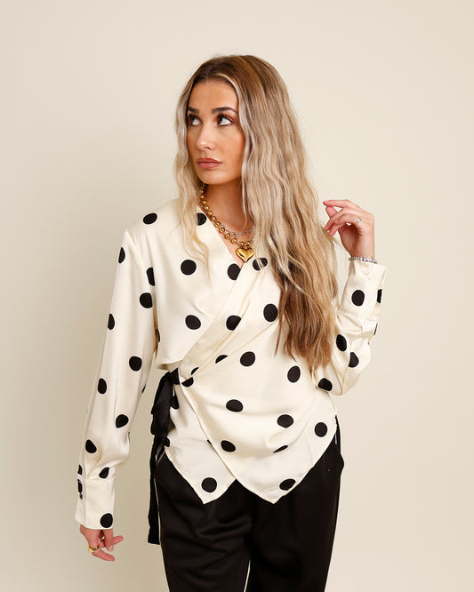 SPOT ON WRAP TOP