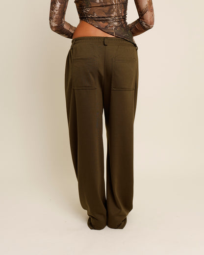 LAID-BACK LUXE SWEATPANTS X OLIVE