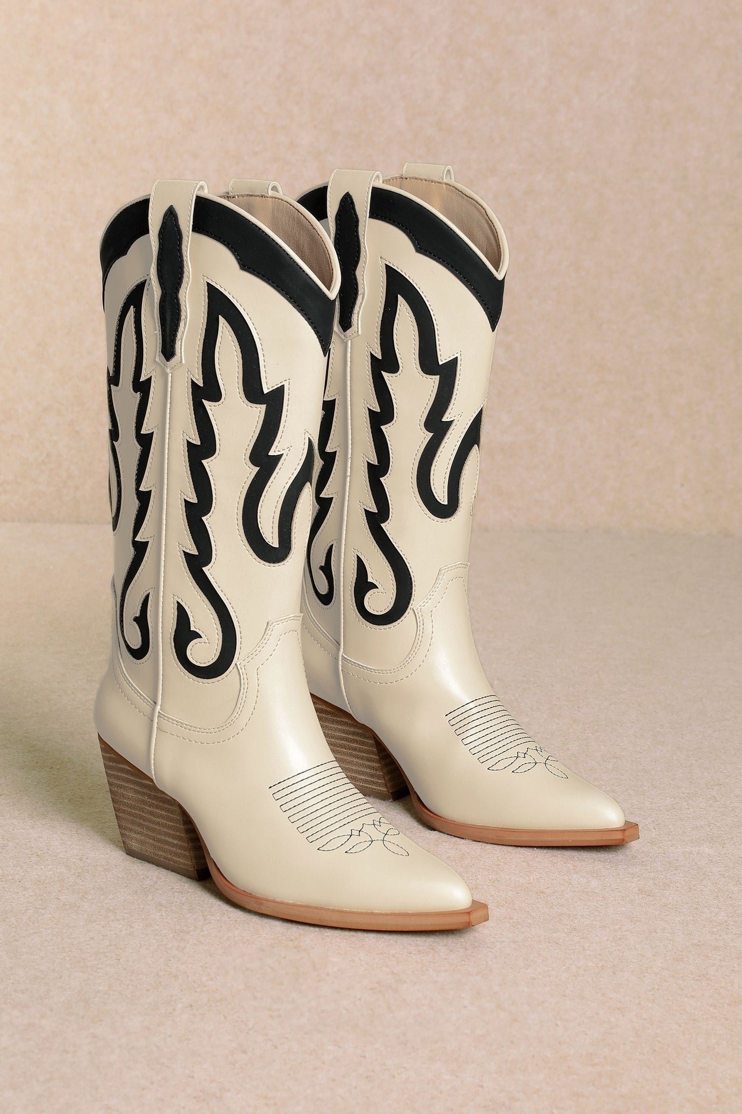 WALK ALL OVER YOU BOOT X WHITE