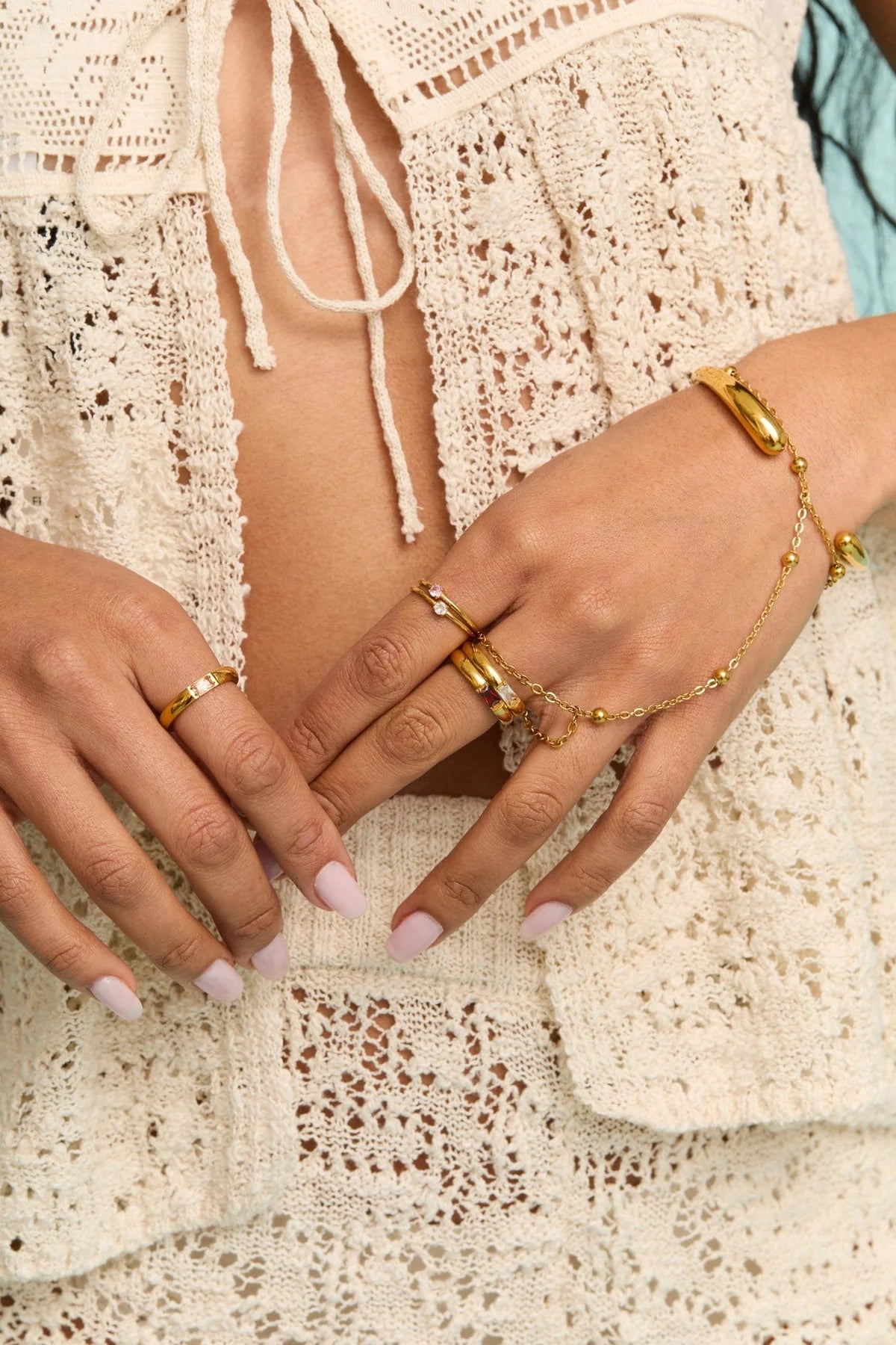 PETIT MOMENTS SOL HAND CHAIN BRACELET X GOLD