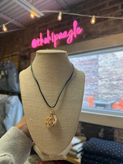 MIDNIGHT SHELL CORD NECKLACE