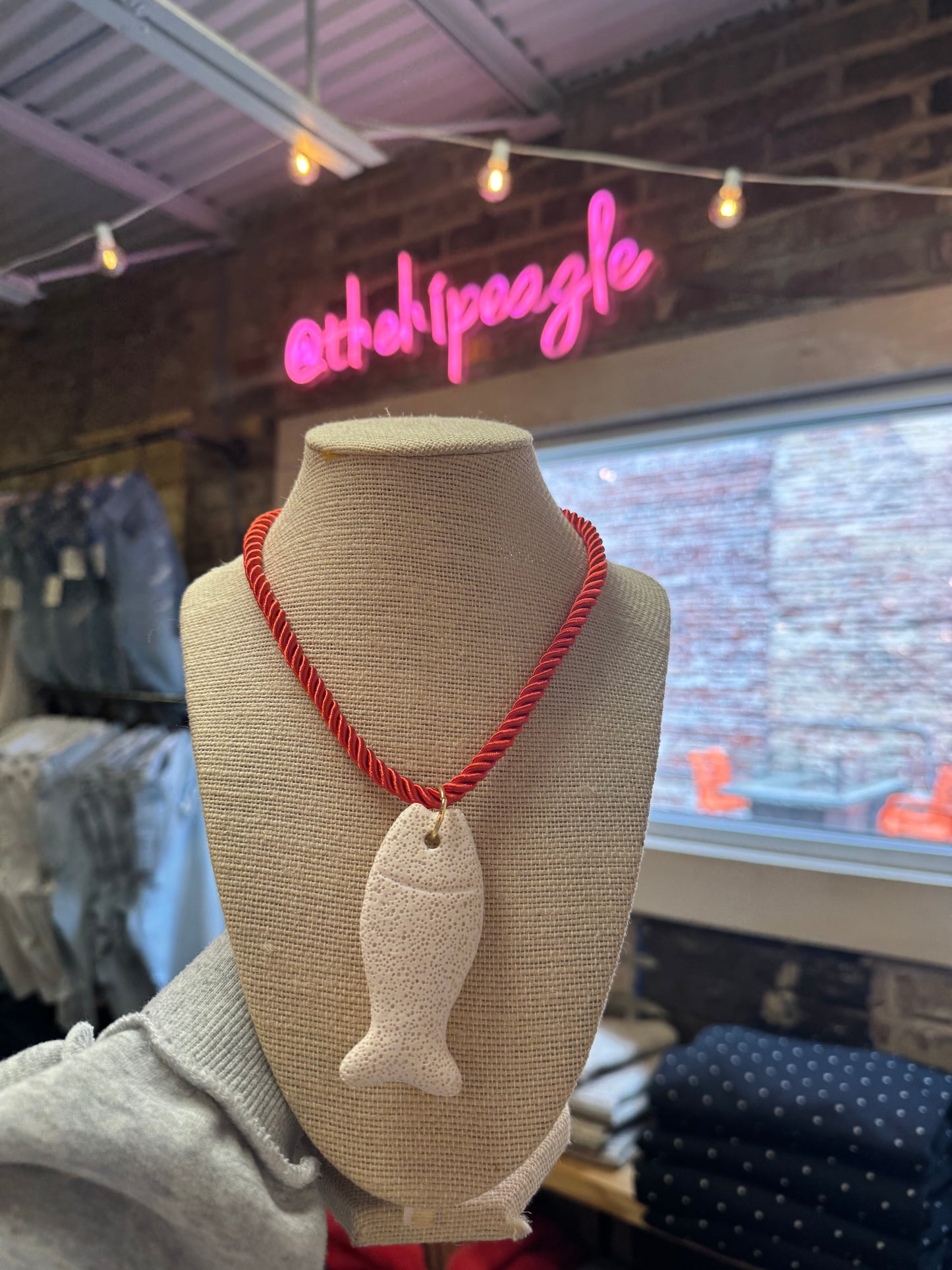 STONE LAVA FISH TWISTED CORD NECKLACE X RED