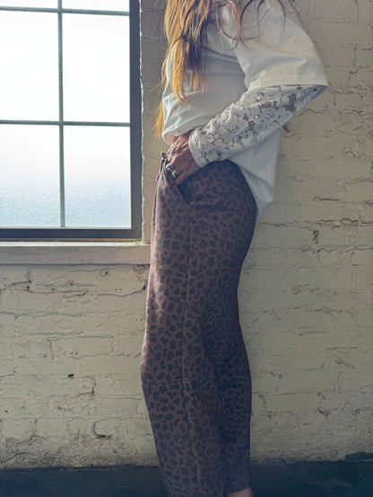 HIP LEANING INTO LEOPARD BARREL JOGGER