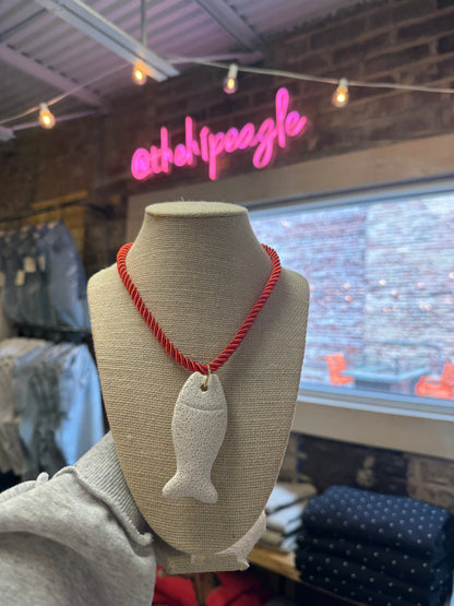 STONE LAVA FISH TWISTED CORD NECKLACE X RED