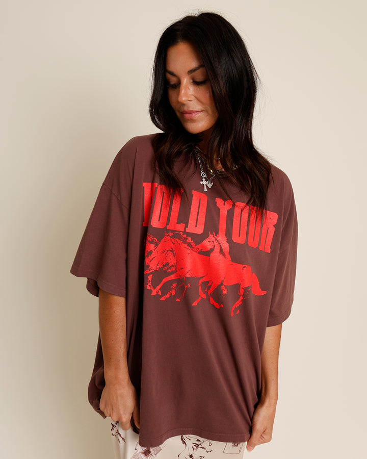 DAYDREAMER HOLD YOUR HORSES TEE