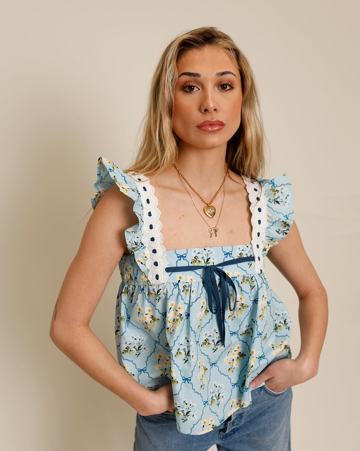 MAE FLORAL FLUTTER SLEEVE TOP