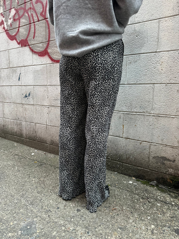 LEOPARD FLARE PANTS X GREY