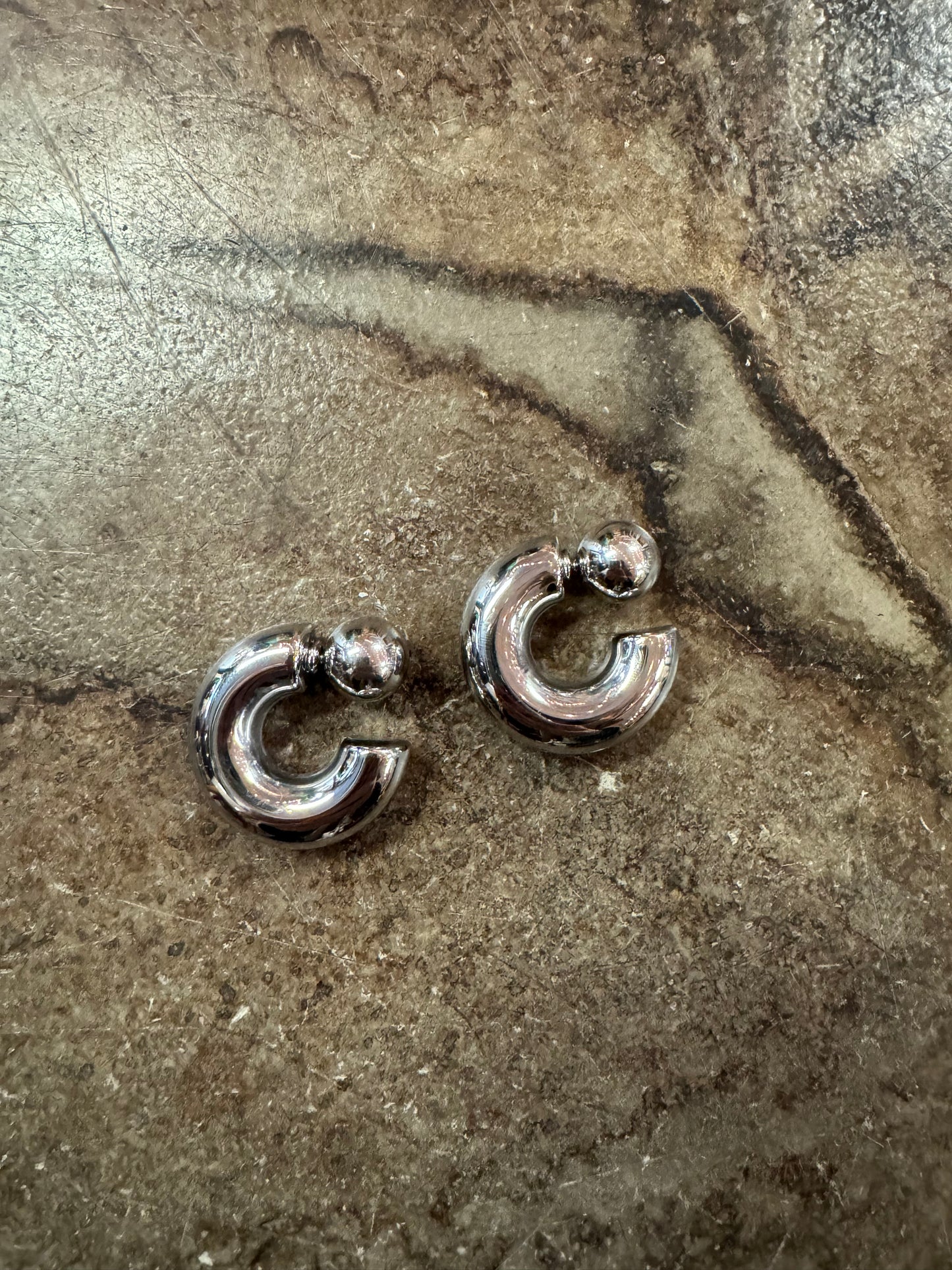 PUFFY HOOP EARRINGS X SILVER