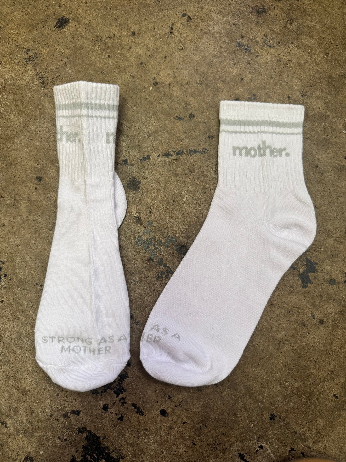 MOTHER. HALF CREW STRIPED SOCKS X GREY