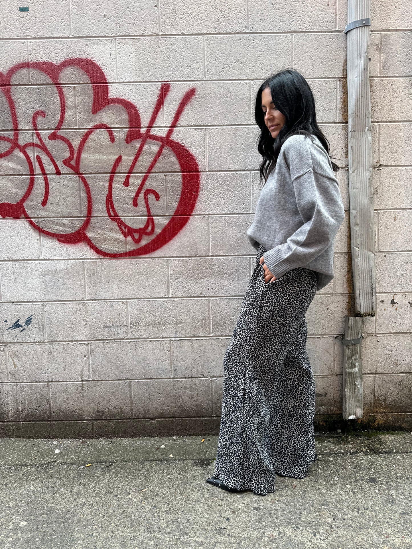 LEOPARD FLARE PANTS X GREY