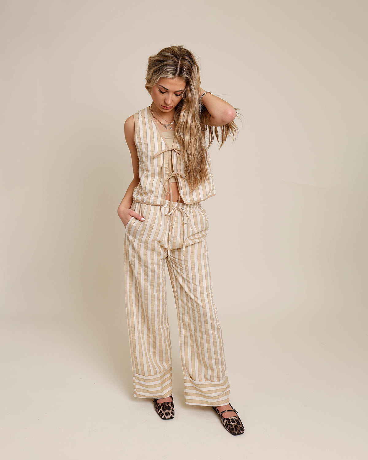 LINE AND DOT MONACO TIE FRONT TOP